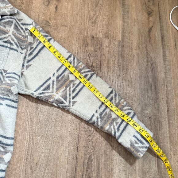 American Eagle Outfitters Men's Aztec Shacket - Picture 6 of 9